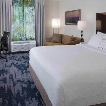 Fairfield Inn & Suites Orlando Lake Buena Vista Отели рядом с достопримечательностью «Grand Cypress Golf Club»