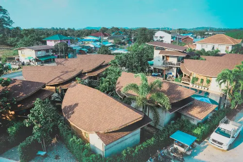 Tique Series Boutique Resort - Pemandangan Pantai