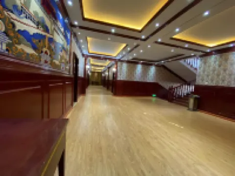 央科民宿 松潘（黄竜九寨高速鉄道駅）