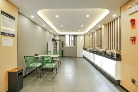 Shankee Tea Style Hotel (Anshun Kaifaqu West Railway Station) Отели рядом с достопримечательностью «Anshun University»