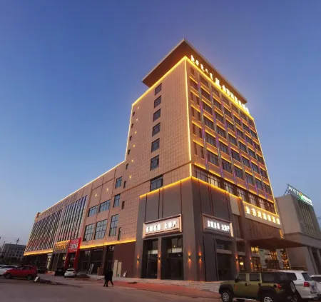 Kulunqi Jinshawan Hot Spring Hotel Отели рядом с достопримечательностью «Fuyuan Temple»