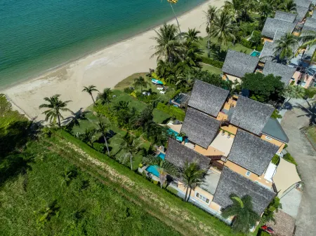 Villa Manipura Отели рядом с достопримечательностью «Chao Por Koh Chang Shrine»