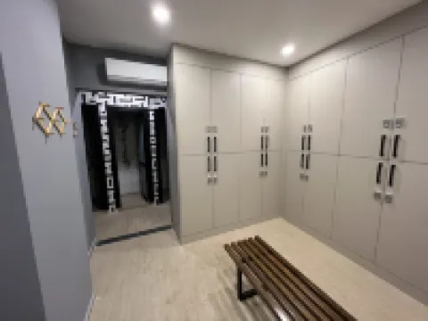 Spa, Gym, Pool, Netflix Included, Central