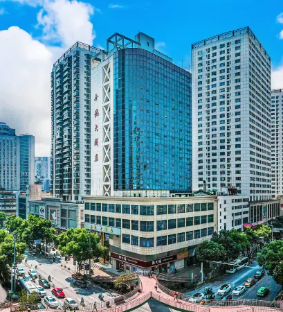 Zhuzhou jinlong Hotel (Zhuzhou Railway Station Clothing Market) Отели рядом с достопримечательностью «Hunan Zhuzhou Vocational Education City Health School»