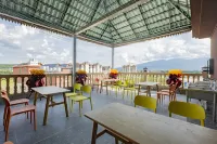 Xishuangbanna Jinghong Kaiji Business Hotel (Gasa Airport High-speed Railway Branch)
