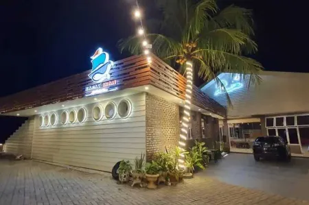 RedDoorz Plus @ Hotel Pantai Timor Отели в г. Купанг