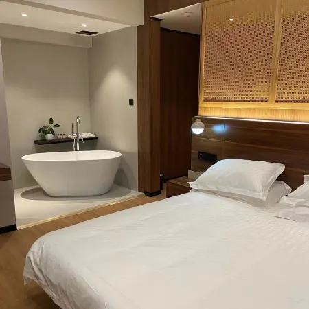 Youfeng Hotel (Pujiang Qiyun Center)