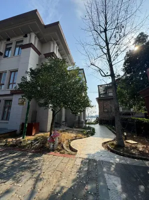 Liuye Lake Xingfu Bridge Guesthouse Hotels in Daxiaohe Street/Liuye Lake Tourist Resort