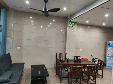 Hongxin Hotel Отели рядом с достопримечательностью «Zhu De Commander in Chief Mrs. Xiao Jufang Former Residence»