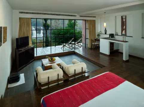 Rainforest Hotels in Pariyaram