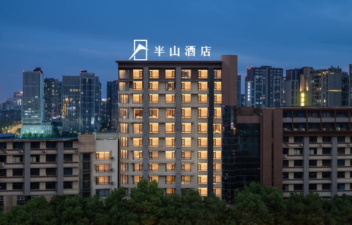 Guiyang Banshan Hotel (Jiaxiu Lou Qingyun Market)
