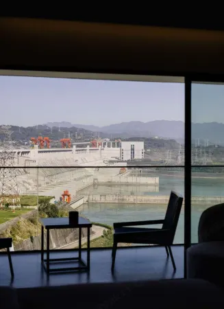 Shiwu Yueshe (Yichang Three Gorges Dam Viewing Platform Store) Отели рядом с достопримечательностью «Interception Memorial Garden»