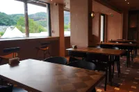 Yuran Riverside Designer Art Hotel - พร้อมอาหารเช้า
