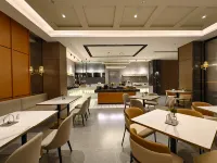 Homeinn Plus Hotel (Huainan Fengtai Binhewan)