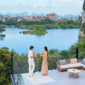 Fubo River Scenery. Resort Hotel by the Li River Отели рядом с достопримечательностью «Парк Fuboshan»