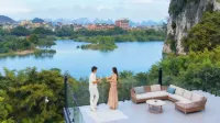 Fubo River Scenery. Resort Hotel by the Li River - 4 Yıldız
