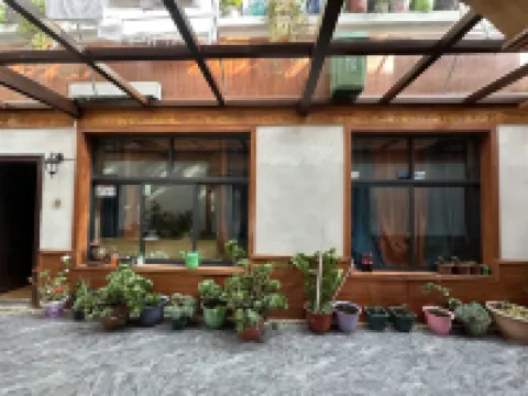 Kula Kangri • Mountain & Lake  Retreat