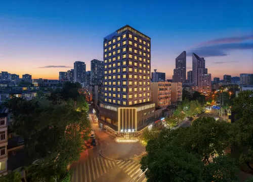 Qingdao May Fourth Square MixC Madison Hotel
