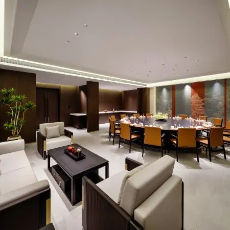 Qianna Hotel (Luohe High-Speed Rail West Station Yuanhui District Government)