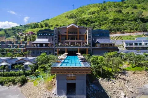 Lushui Denggeng Hot Spring Banshan Hotel
