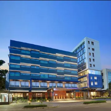 Swiss-Belinn Wahid Hasyim Отели рядом с достопримечательностью «Посольство Египта»