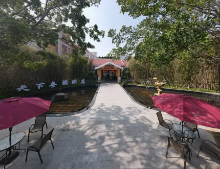 Qingyuanshan Hotel Отели рядом с достопримечательностью «Baohu Pavilion»