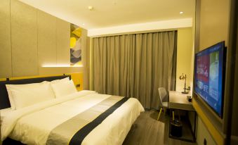 Homeinn Selected Hotel (Yishui Xinhua Road Underground Grand Canyon Scenic Area)