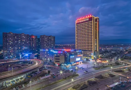 Ramada Plaza by Wyndham Shengzhou City Center Отели рядом с достопримечательностью «Huju Zoo»