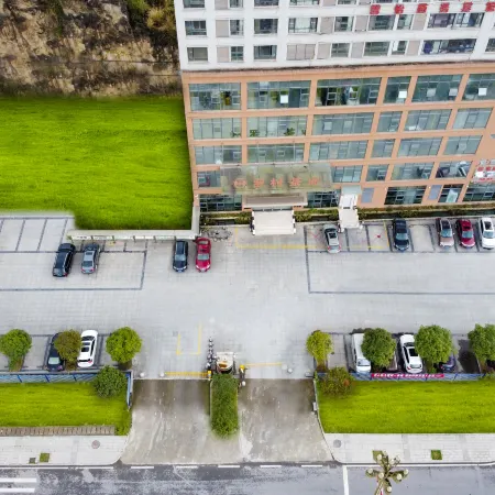 Xingyi Business Hotel