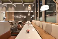 Zhuanghe Atour Hotel