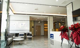 7 Days Premium Hotel (Dingzhou Zhongshan Road Railway Station)