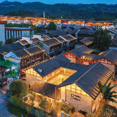 Libo size of the seven holes Brahma line beautiful night Hotels near Libodiandao Museum