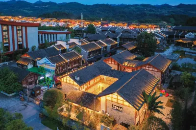 Libo size of the seven holes Brahma line beautiful night Hotels near Libo Railway Station