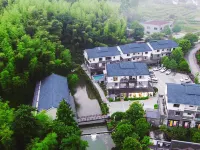 Yunshang Caoyuan Nashan Nashe Resort Hotel Hotels near Sky Land