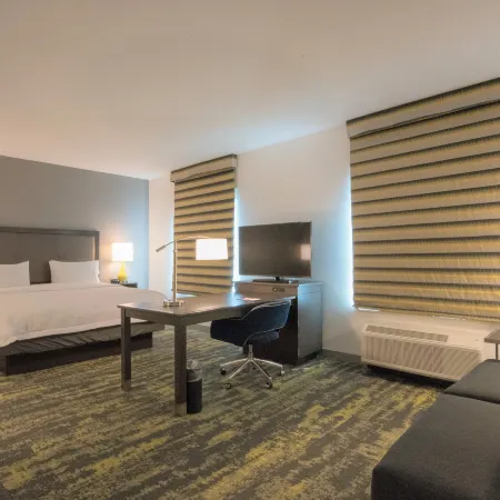 Hampton Inn & Suites Irvine/Orange County Airport