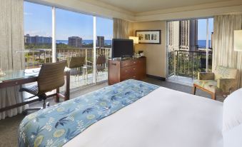 DoubleTree by Hilton Alana - Waikiki Beach