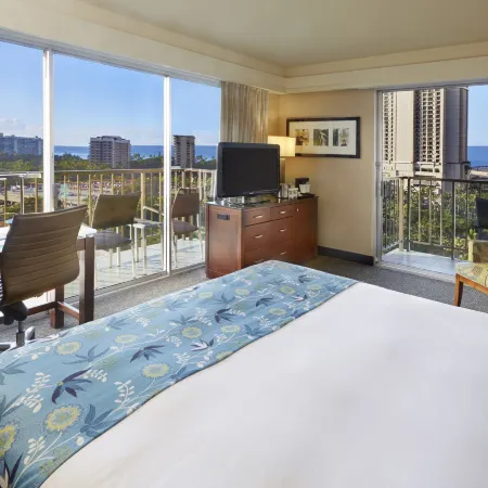 DoubleTree by Hilton Alana - Waikiki Beach