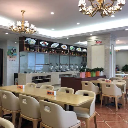 Vienna Hotel (Wuxi Railway Station Hotel) Отели рядом с достопримечательностью «Железнодорожный вокзал Уси»
