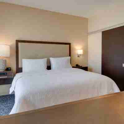 Hampton Inn & Suites Los Angeles - Glendale Rooms