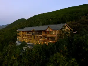 Lugu Lake Cheman Ruyingsong Mid-Levels Hotel