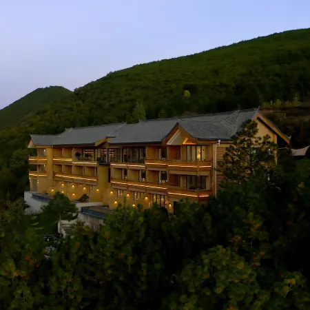 Lugu Lake Cheman Ruyingsong Mid-Levels Hotel