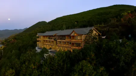 Lugu Lake Cheman Ruyingsong Mid-Levels Hotel