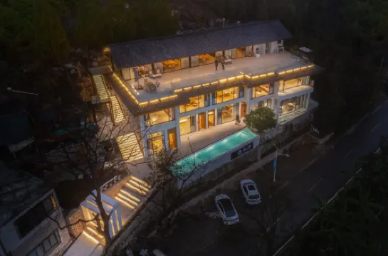 Wanfenglin mountain Pavilion inn
