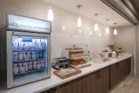 Baymont by Wyndham White Plains - Elmsford - breakfast