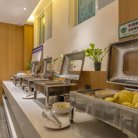Ziyueqi Light Luxury Hotel (Meishan East Station Wanda Plaza)