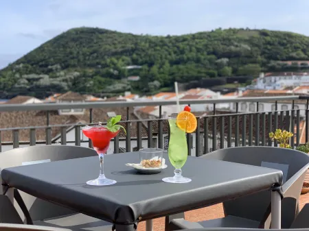 Azoris Angra Garden – Plaza Hotel Отели в г. Ангра-ду-Эроижму