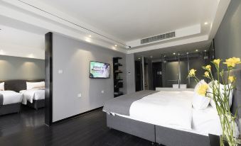 Holz Hotel (Shenyang International Exhibition Center New South Railway Station)