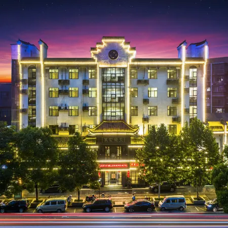 Cloud Gathering Hotel (Chenzhou Wuling Square Chenzhou Station Store)