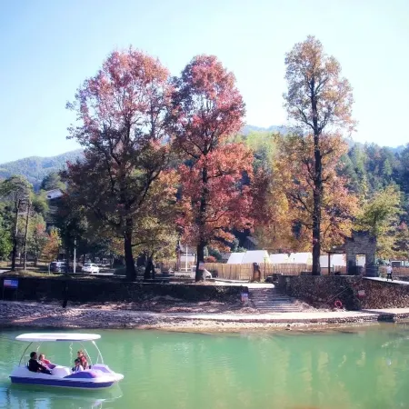 Longquan Moshangguiren Homestay (Baoxi Scenic Area)