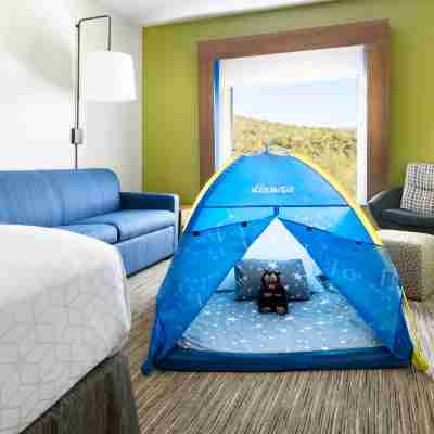 Holiday Inn Express & Suites Oakhurst-Yosemite Park Area Rooms